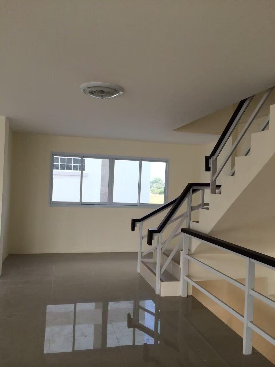 อาคารพาณิชย์สามชั้น 2 คูหา 